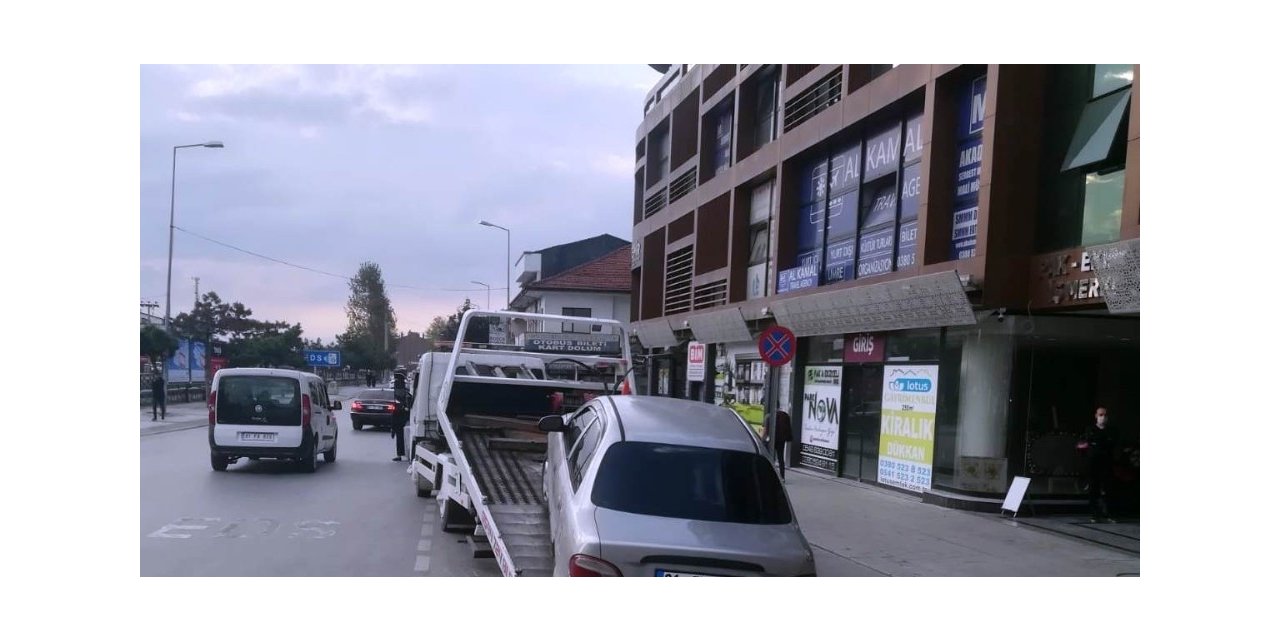 Otobüs duraklarına park eden sürücüler yandı
