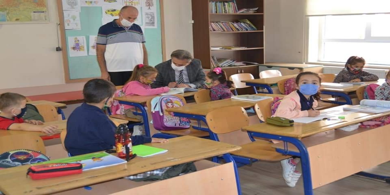 Milli Eğitim Müdürü okulları ziyaret etti