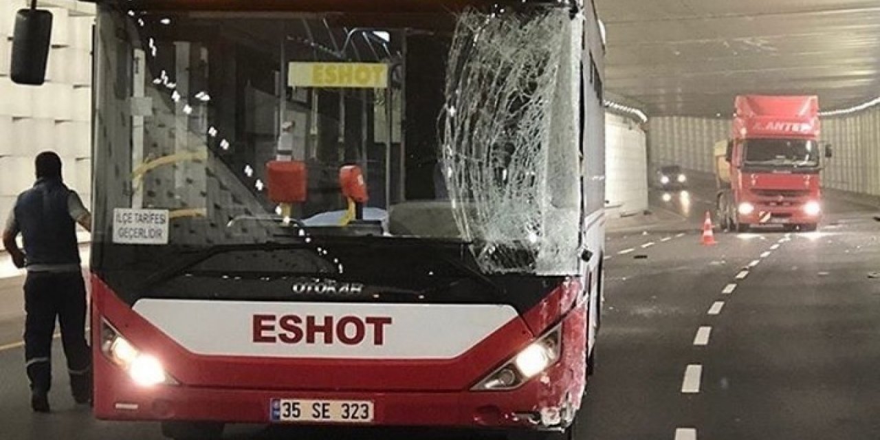 Belediye otobüsü kazasında şoför yaralandı
