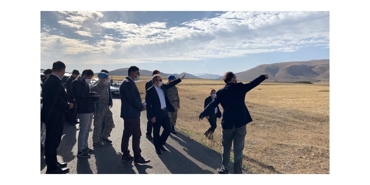 Vali Epcim, Arpalı bölgesinde yapılacak askeri kışla sahasında incelemede bulundu