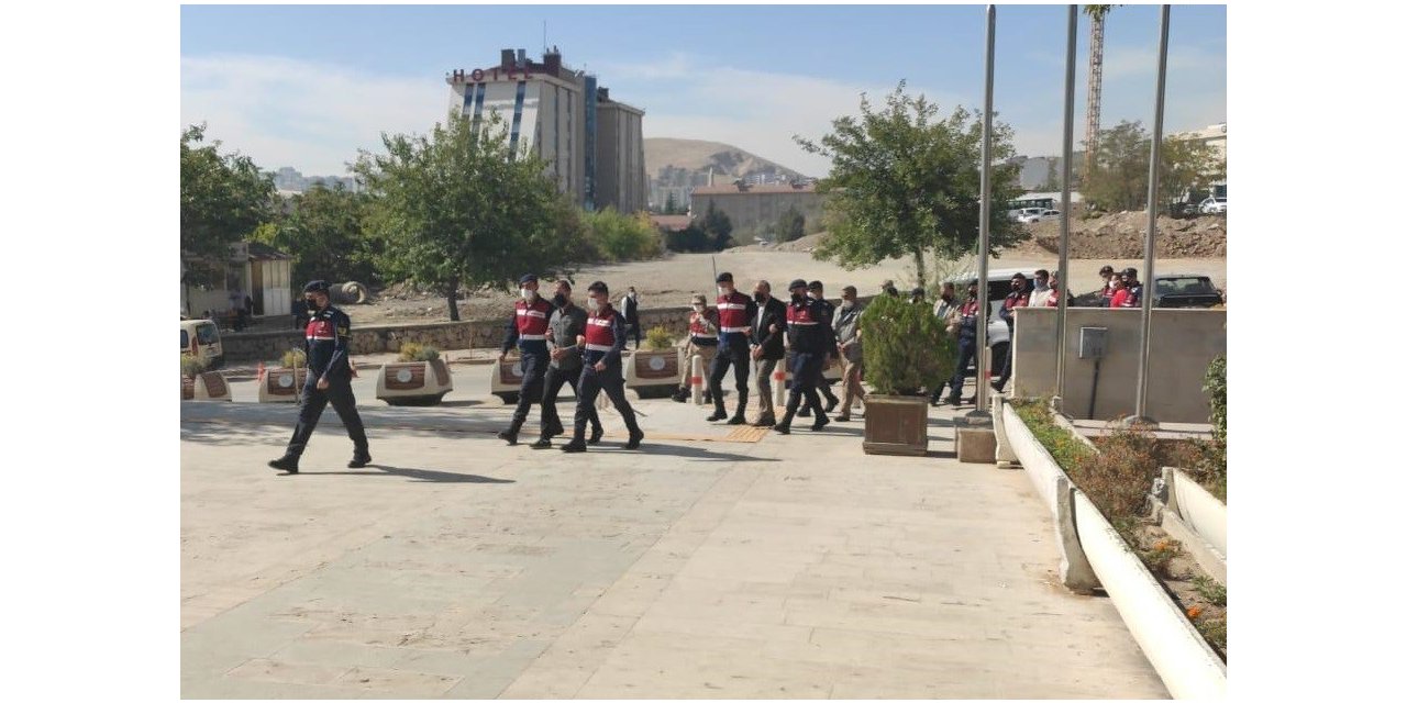 Elazığ’da 1 ton 841 kilo bakır kablo çalan 9 kişilik hırsızlık çetesi çökertildi