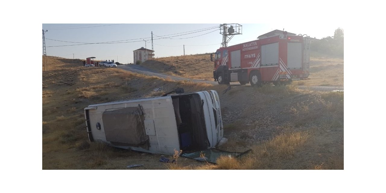 Malatya’da işçi servisi şarampole yuvarlandı: 12 yaralı