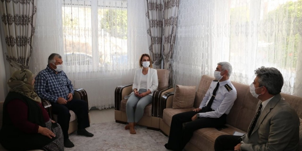 Vali Becel, Gölcük şehidinin ailesini ziyaret etti