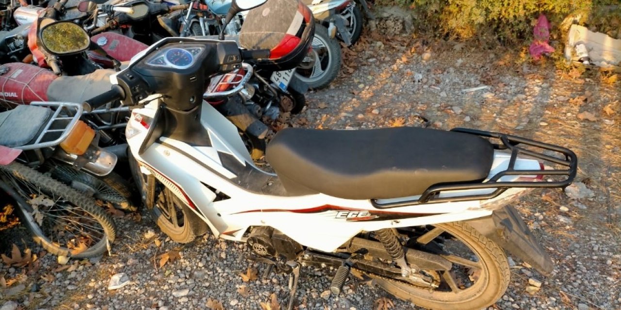 Durdurulan plakasız motosiklet çalıntı çıktı