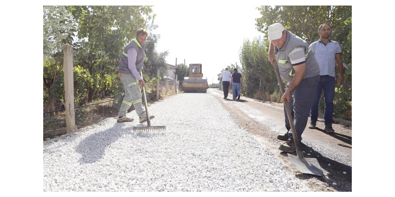 Alaşehir’de binlerce dekar üzüm bağını tozdan kurtaran çalışma