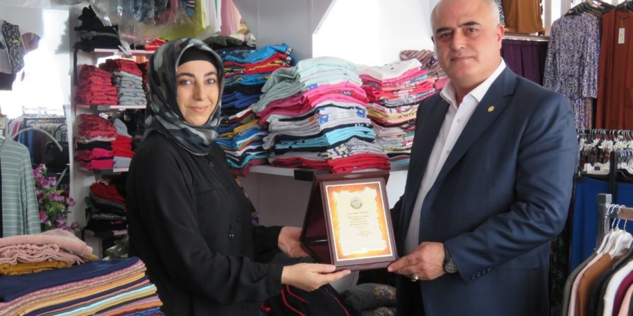 Yahyalı’da 11 yıllık kadın esnaf, ilçede yılın ahisi seçildi