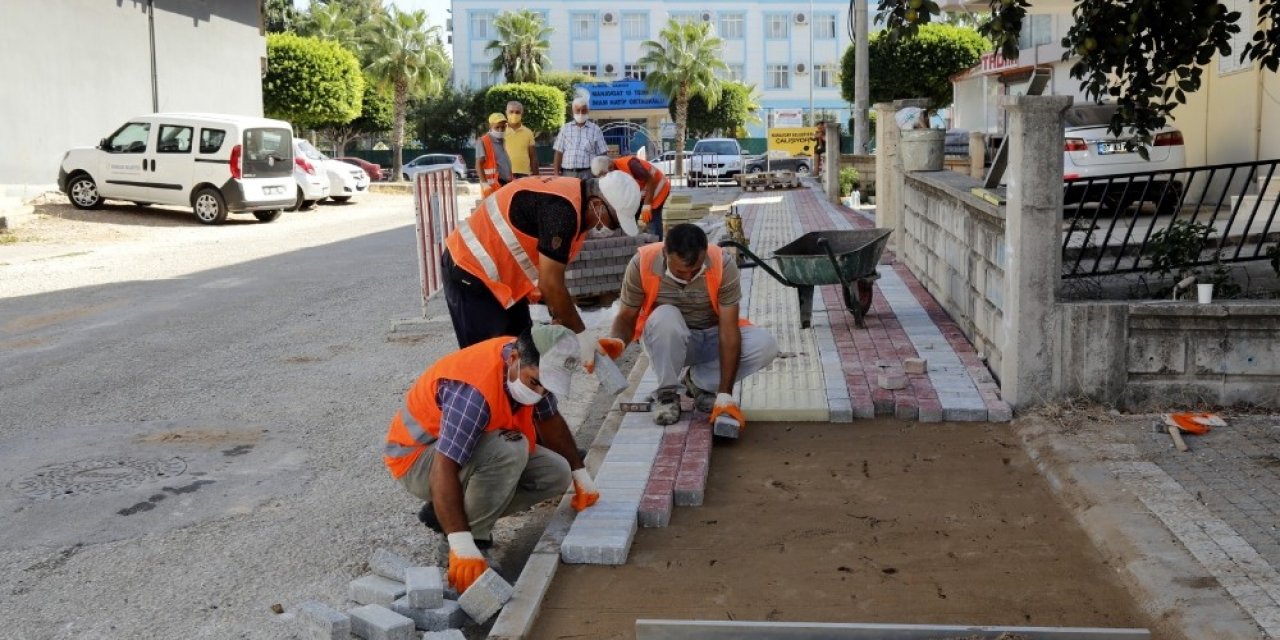 Manavgat Belediyesi’nden Emek ve Sinan Mahallesi’ne kaldırım çalışması