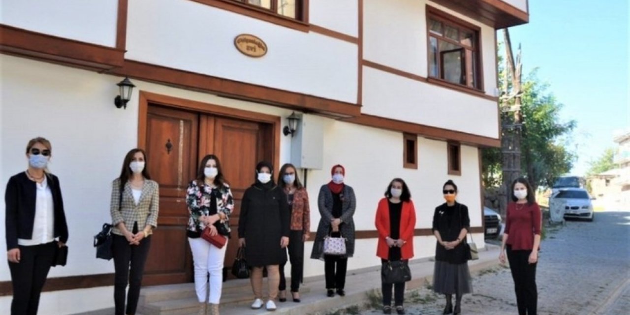 Sandıklı Kadın Kültür Evi ziyaretçilerini ağırlıyor