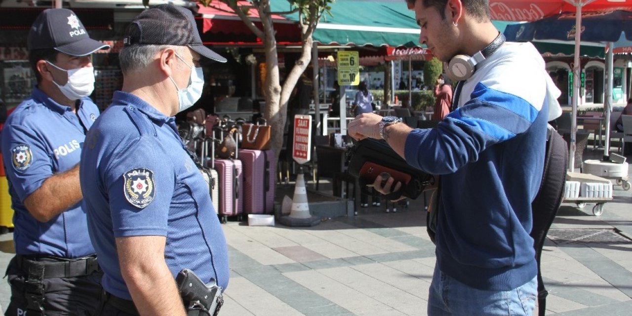 Maskesini takmayan genç: “Nefes almak en doğal hakkımız ve ben bu haktan mahrum kalmak istemiyorum”
