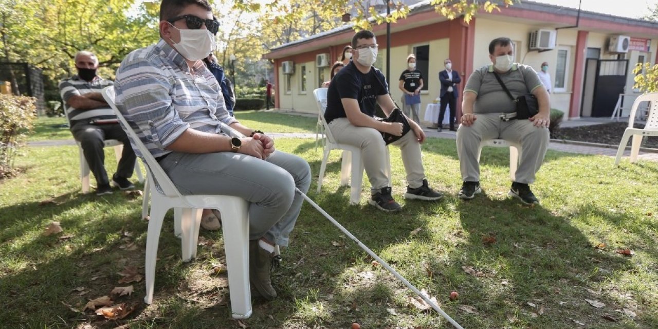 Başkan Erdem görme engellileri unutmadı