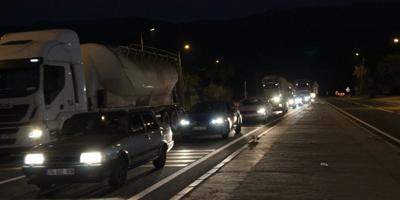 TEM Otoyolu kapandı, Boludağı’nda kilometrelerce araç kuyruğu oluştu