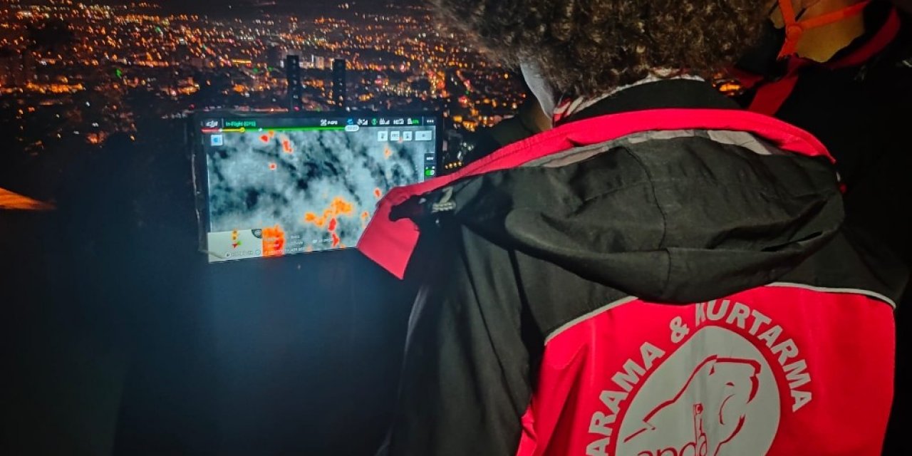 Dağda kaybolan 4 kişiyi termal dronla arama çalışmaları başladı