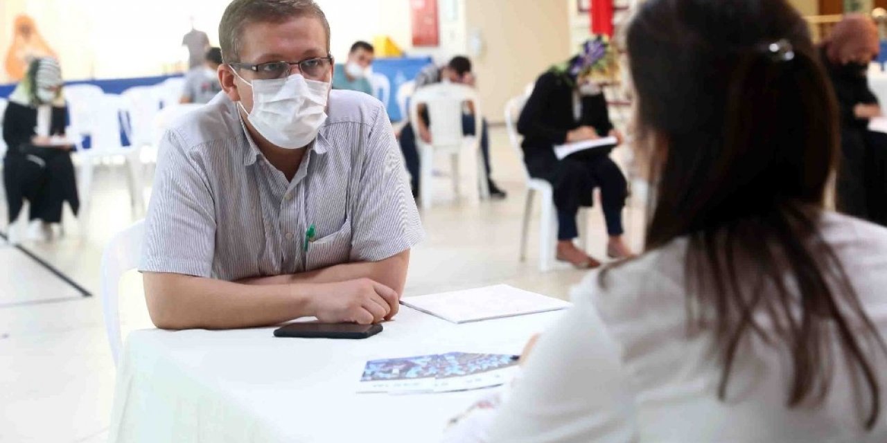 Bağcılar Belediyesi, iş arayanlar ile işverenleri bir araya getiriyor