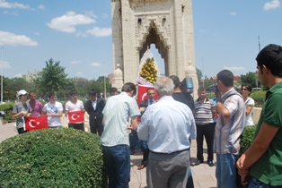 Konya'da 10 kişilik miting !