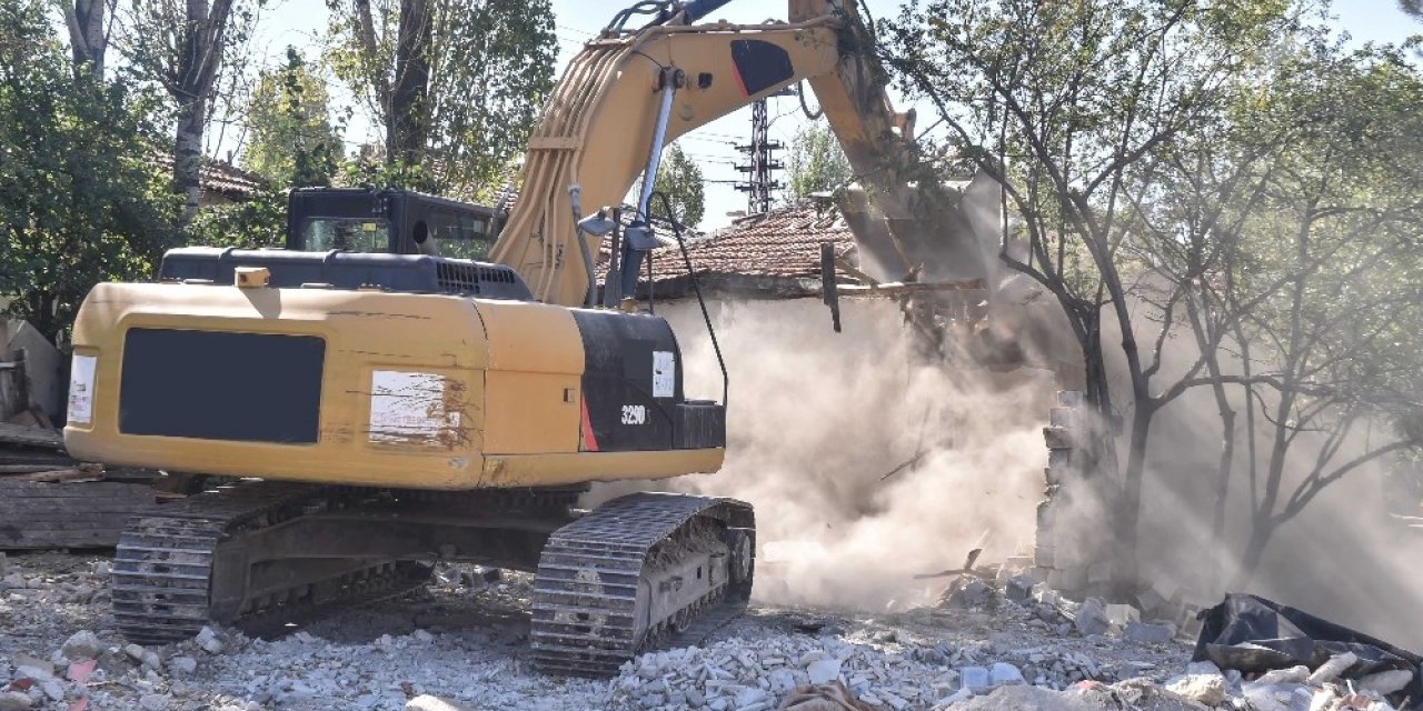 Çevre sağlığı için Başkent metruk yapılardan temizleniyor