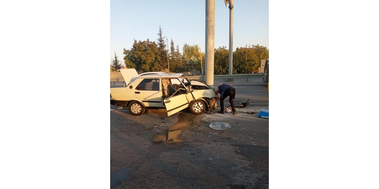 Konya’da otomobil direğe çarptı: 1 ölü