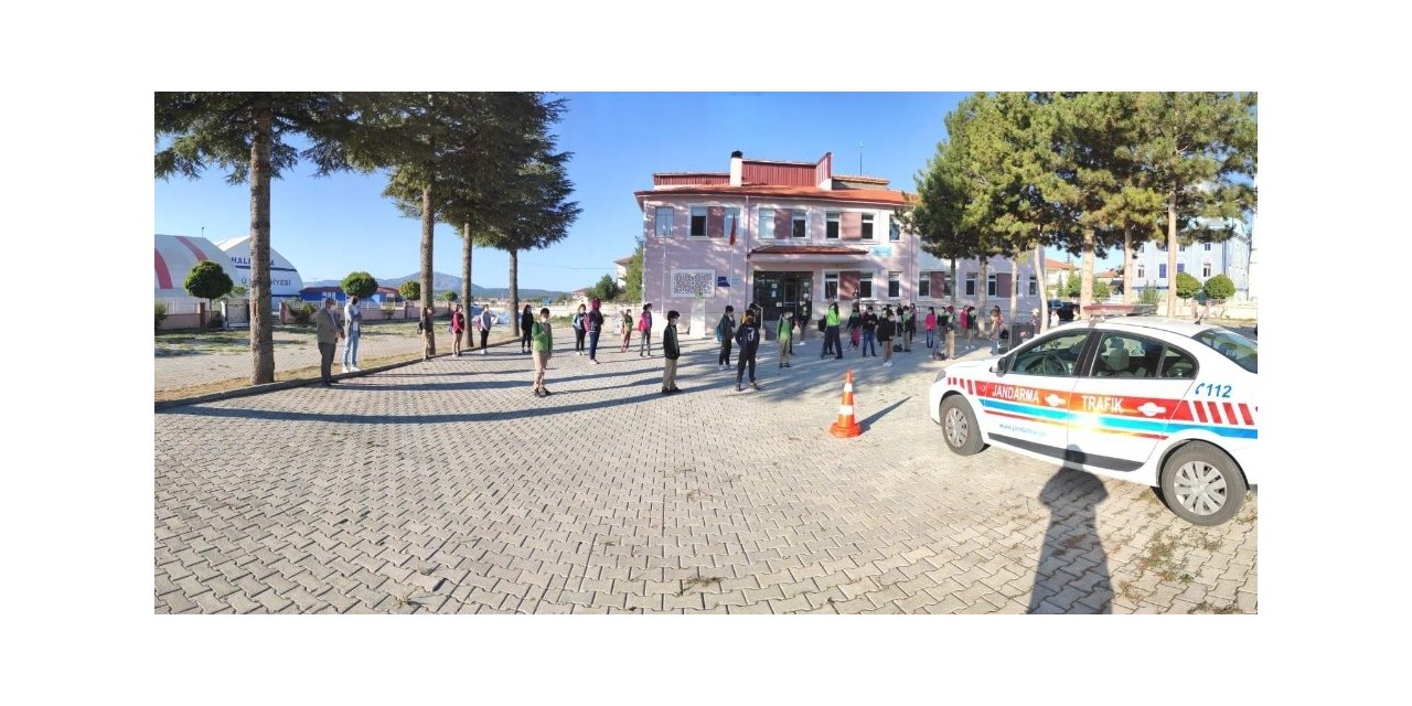 Emirdağ’da servis sürücülerine jandarmadan Korona bilgilendirmesi yapıldı