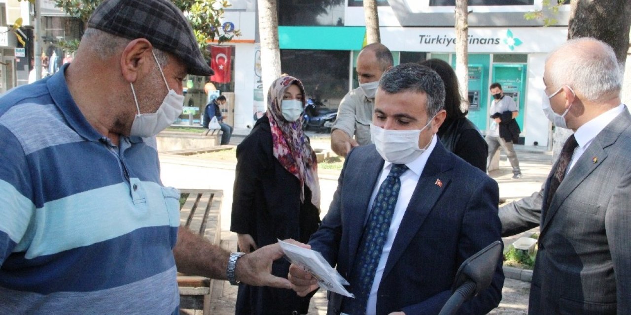 Denetimde ceza yerine maske dağıtıldı