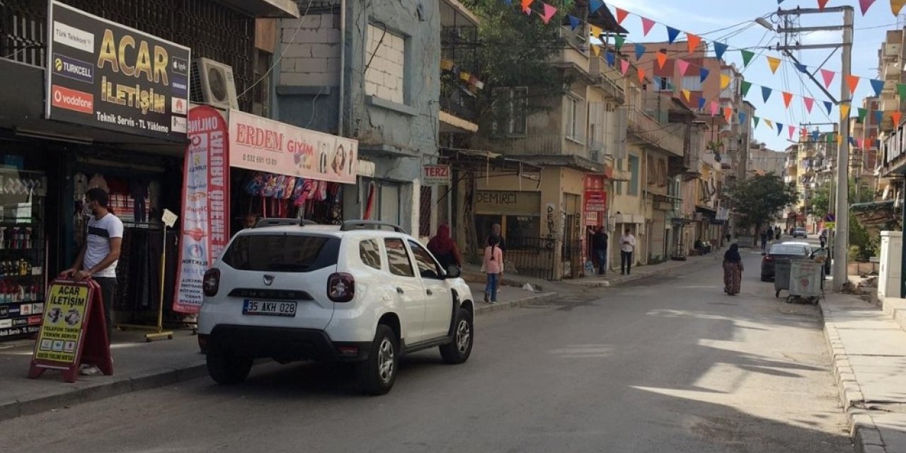 Kuzenlerin silahlı kavgasında yoldan geçen biri çocuk iki kişi vuruldu