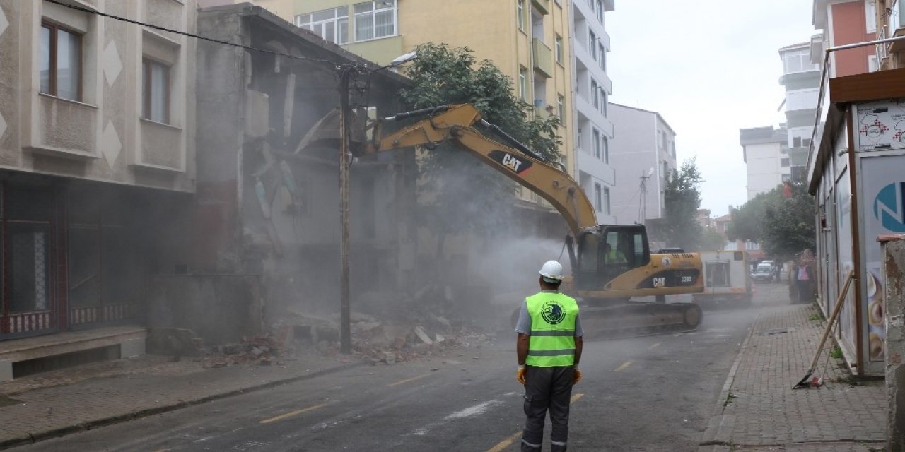 Metruk bina yıkım rekoru Kartal’ın