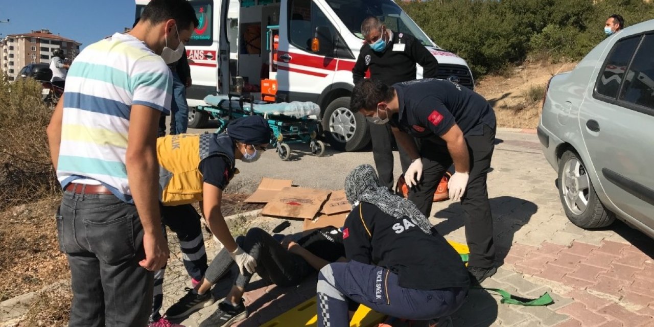 Kaza yapan ehliyetsiz motosiklet sürücüsü sağlık ekiplerini adeta ecel teri döktürdü