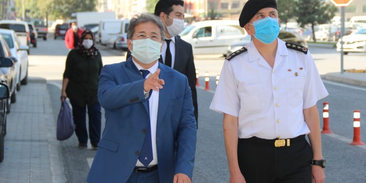 "Maske hem koronavirüsten hem gripten korur"