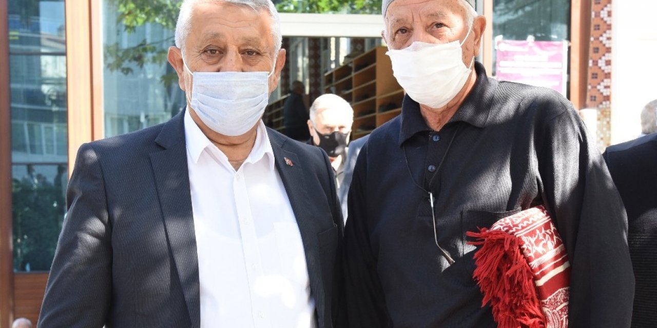 Başkan Zeybek mahalle ziyaretlerine devam ediyor