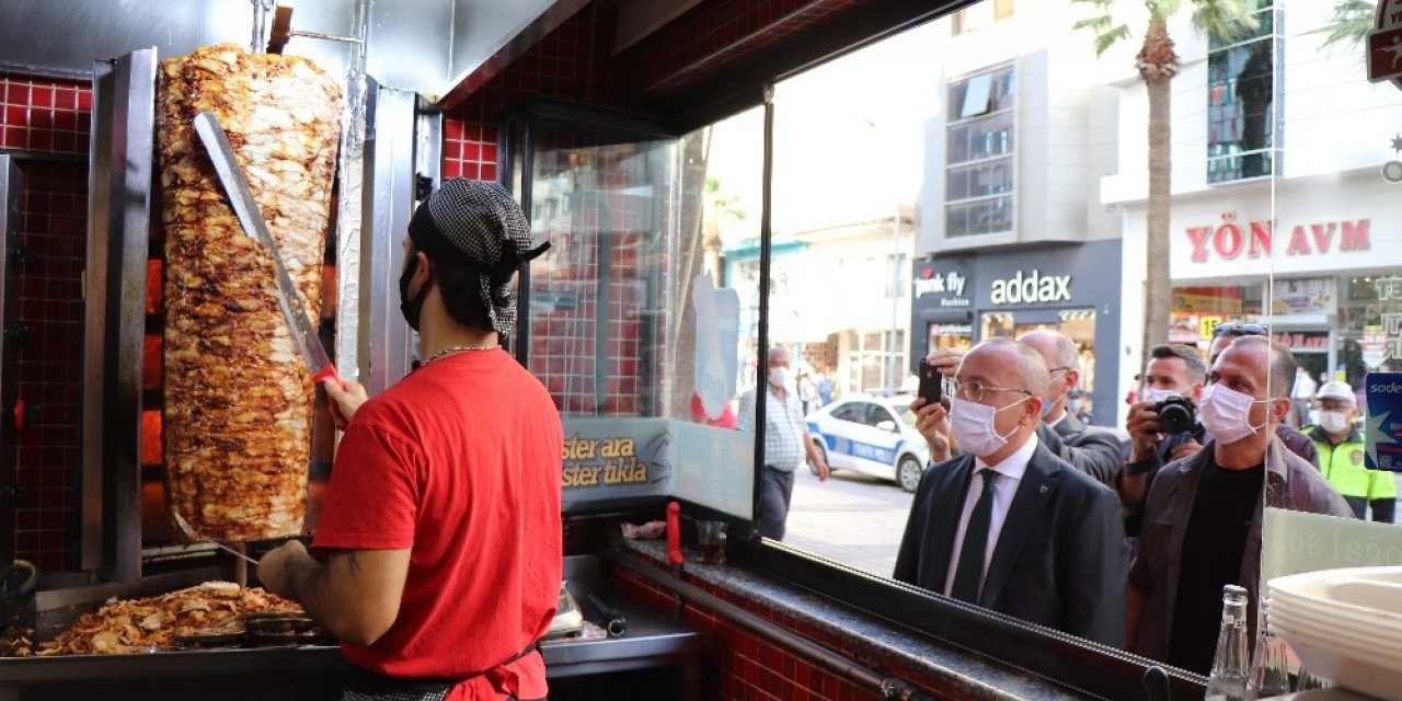 Koronaya meydan okuyan esnaf maskesiz yakalanınca “Gebermek istiyorum" dedi