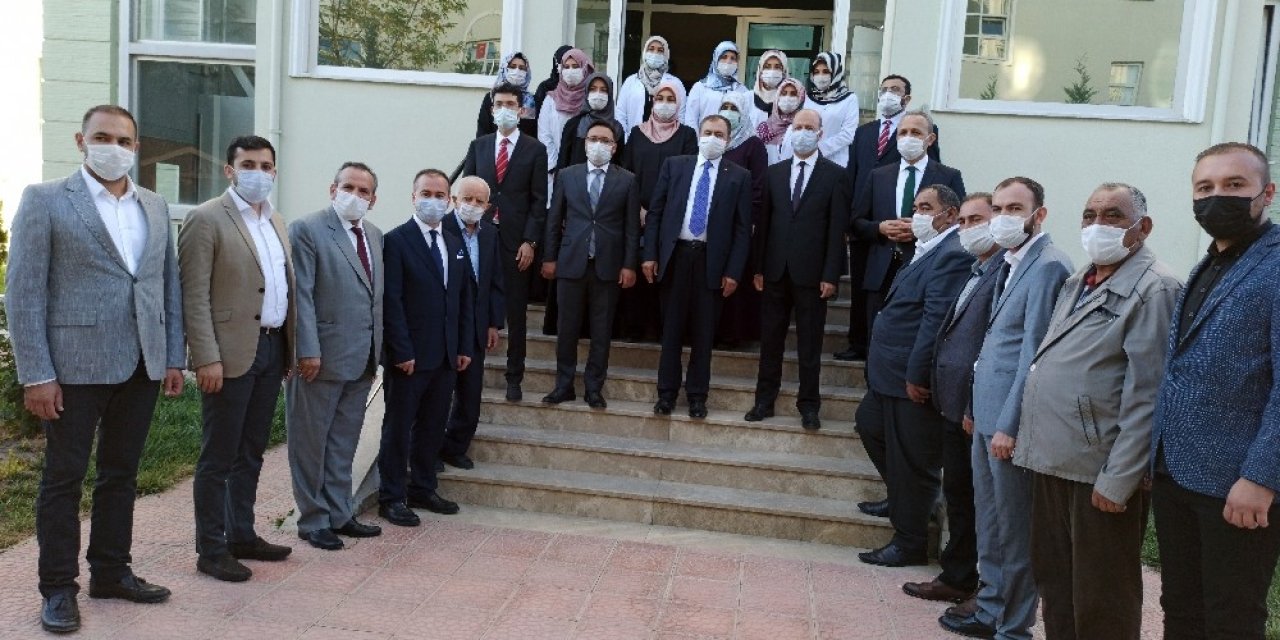 Emine Erdoğan İlim ve Kültür Merkezinde devir teslim töreni