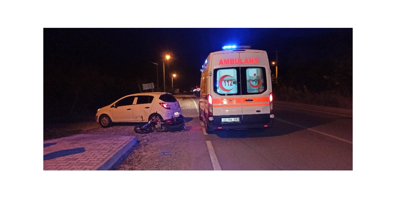 Motosiklet sürücüsü dönüş yapan otomobile çarptı