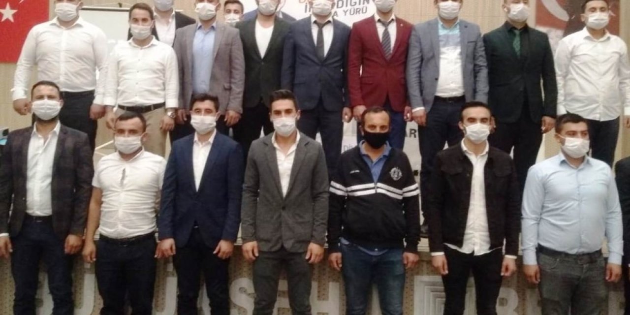 AK Parti’li gençler ’Akcan’la yola devam’ dedi