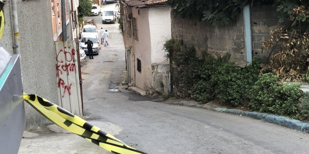 Beyoğlu’nda inşaat işçilerinin kavgasında kan aktı: 1 ölü