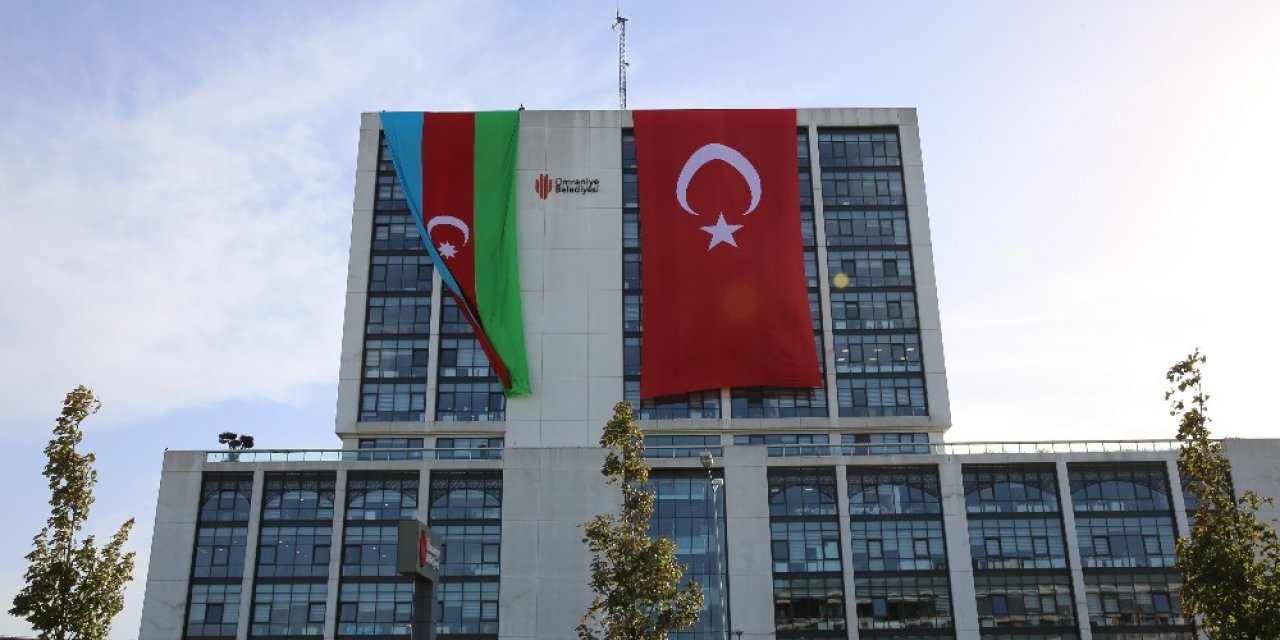 Ümraniye Belediyesi’nden Azerbaycan’a bayraklı destek