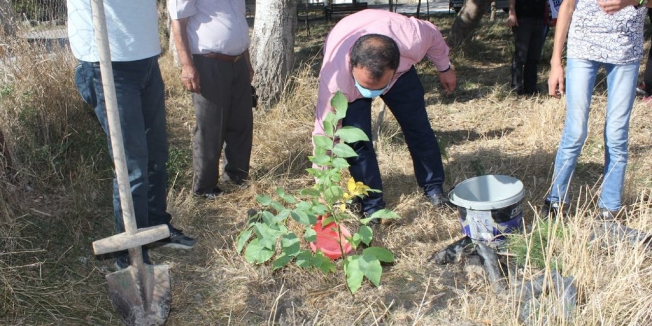 Adilcevaz TÜRŞAD voleybol takımından Hatay’a destek