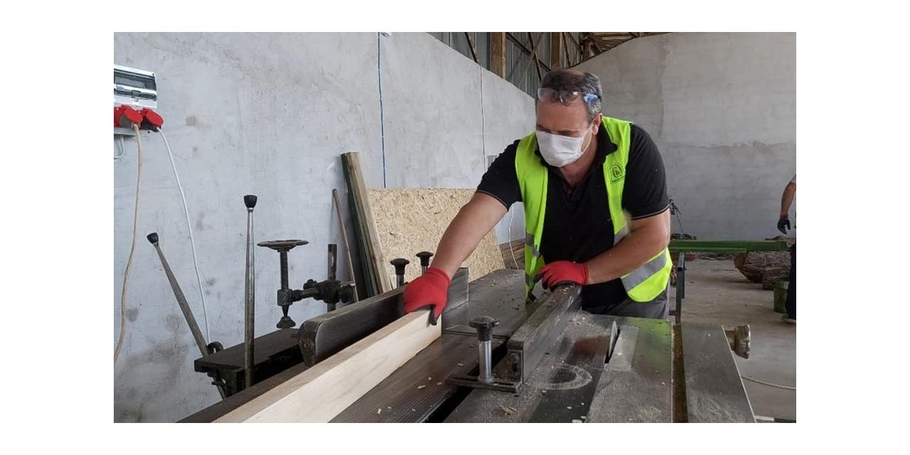 Çan Belediye marangozhanesi imalata başladı