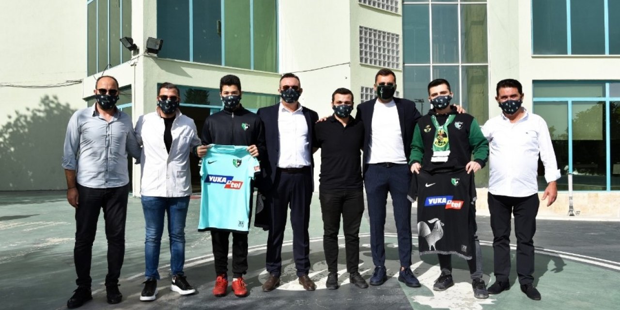 Şanslı 3 taraftar Denizlispor’un antrenmanını izledi
