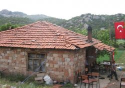 Şehit askerin baba ocağı yenilendi