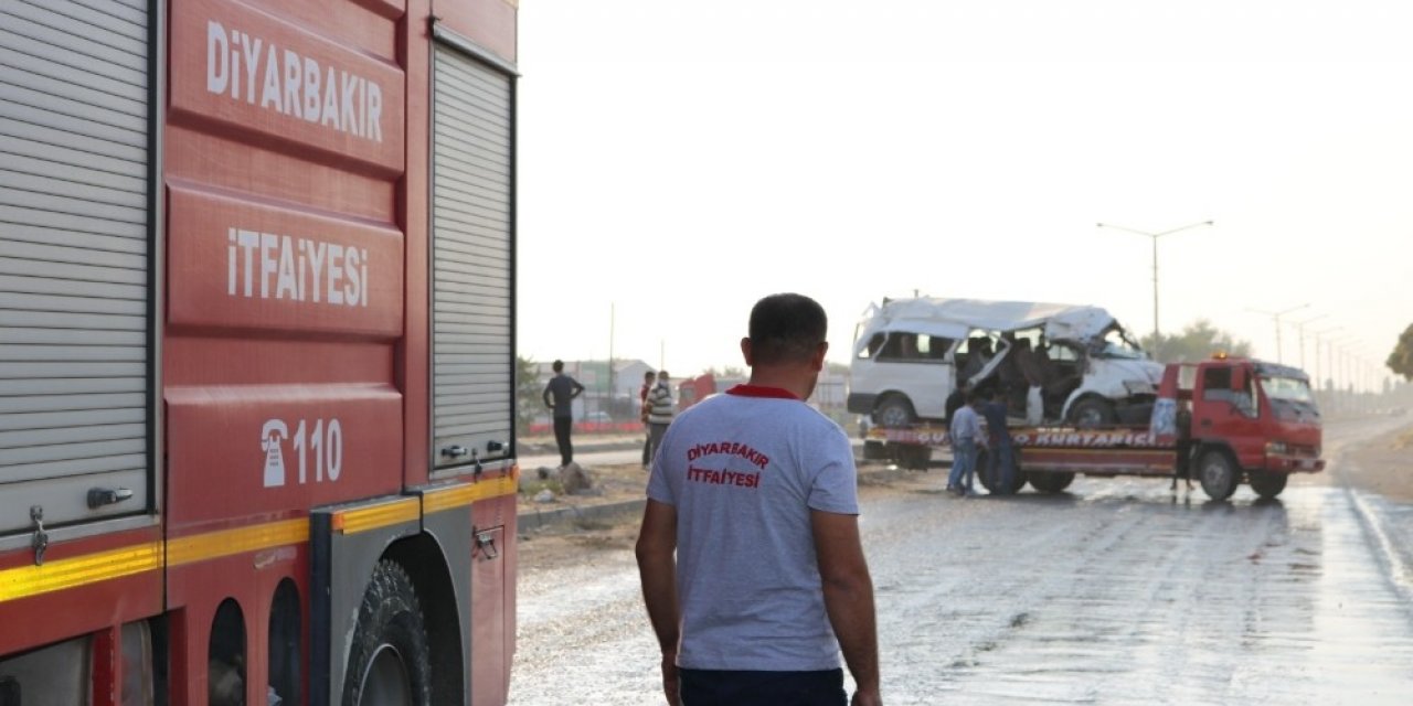 Diyarbakır’daki feci kaza güvelik kamerasına yansıdı