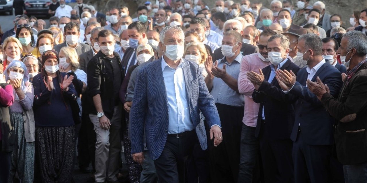 Karalar’dan siyaseti birleştiren hizmet