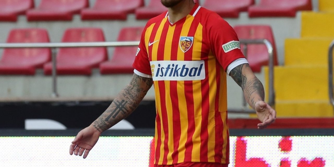 İlk kez forma giydiler