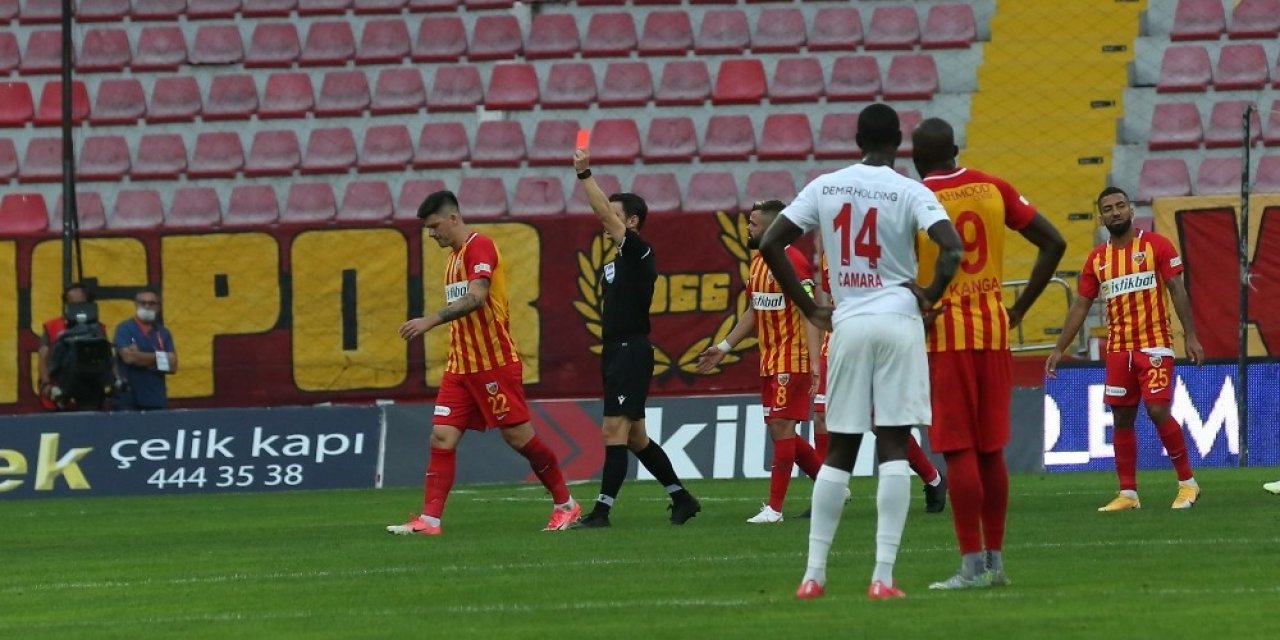 Kayserispor’da ilk kırmızı kart