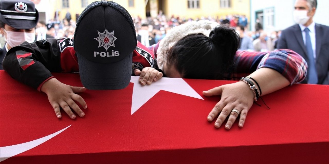 Sakarya’da şehit düşen polis memuru Ankara’da toprağa verildi