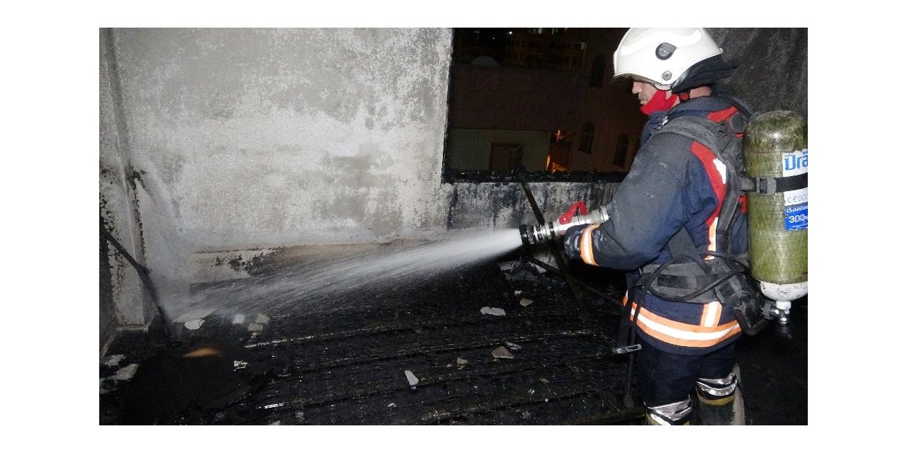 Erdemli’de korkutan yangın
