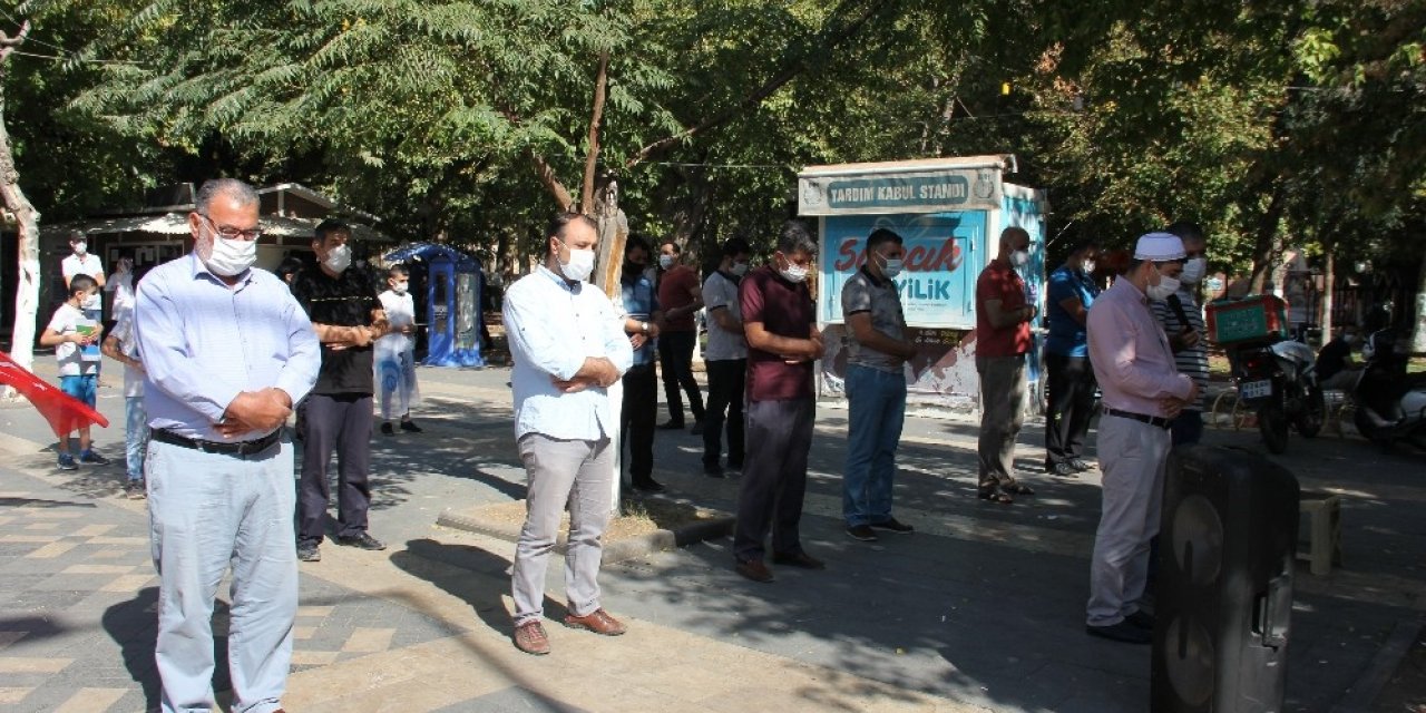 Adıyaman’da Azerbaycan için gıyabi cenaze namazı kılındı