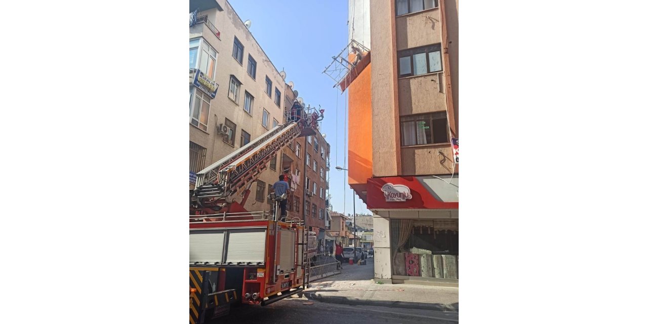 İskele halatı koptu, emniyet kemeri sayesinde kurtuldu