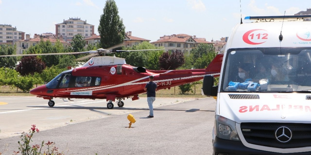 Trafik kazasında yaralanan sürücü hava ambulansı ile hastaneye kaldırıldı