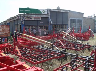 Kadınhanı'nda tarım malzemeleri dağıtıldı