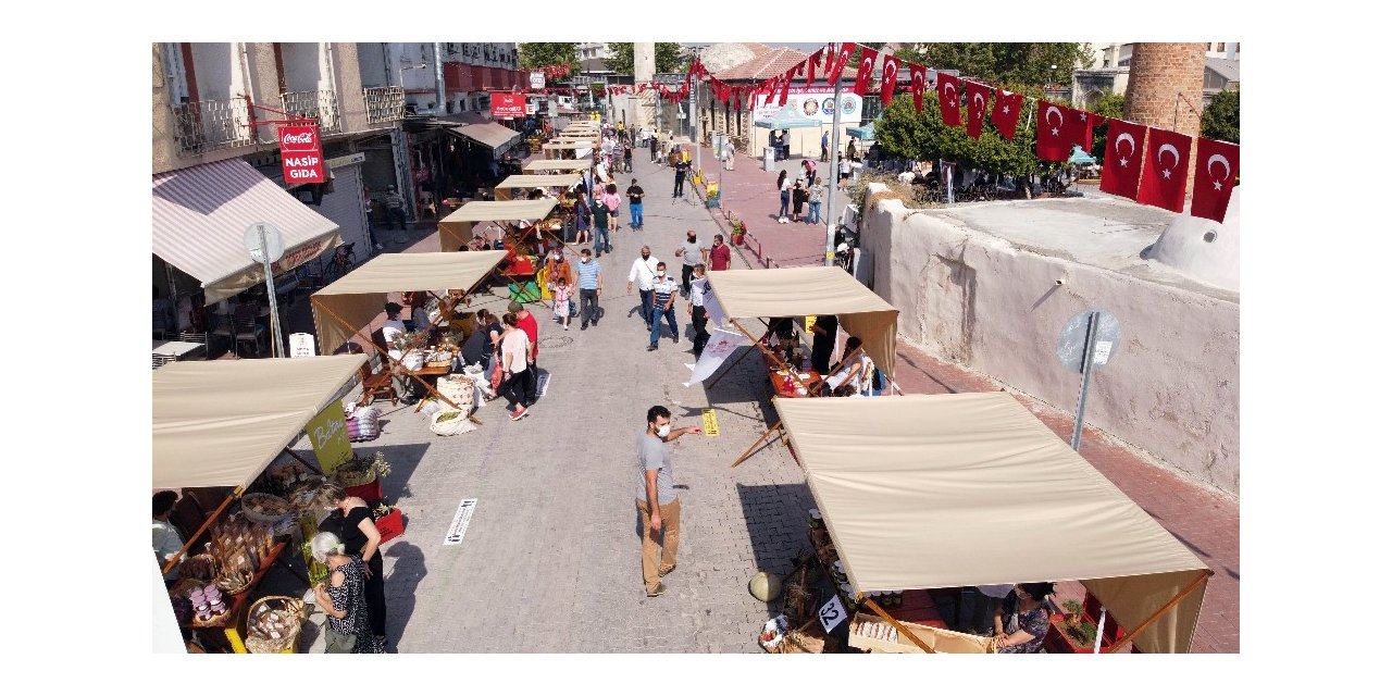 Tarsus’ta açılan yeryüzü pazarı yoğun ilgi gördü