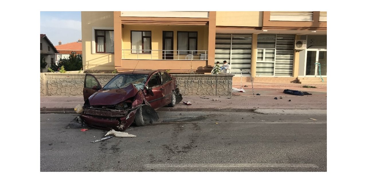 Otomobilin çarptığı baba oğul hayatını kaybetti, anne yaralandı