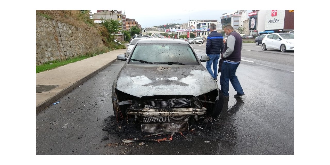Pendik’te Audi marka araç alev alev yandı